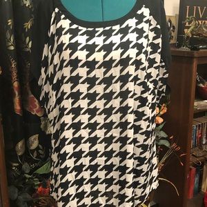 Lane Bryant B&W Houndstooth Hi/Low Blouse